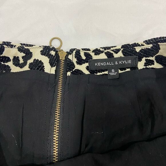 Kendall & Kylie texture leopard print mini skirt size small - Picture 10 of 11